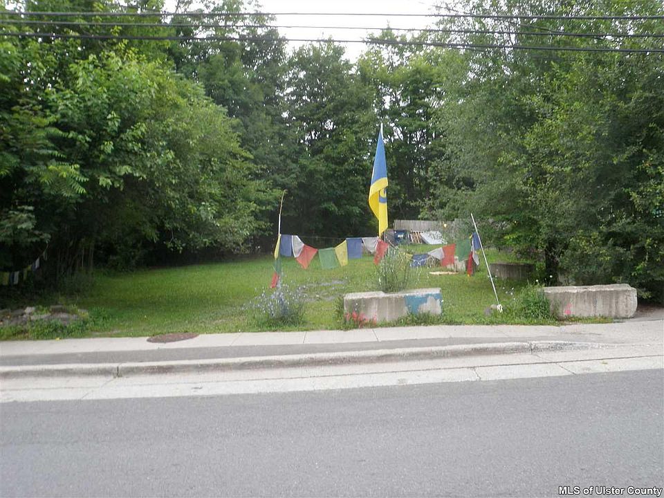 2nd image of 52 Mill Hill Rd