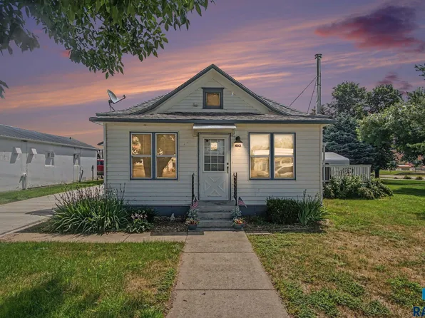 402 S Maple St, Howard, SD 57349