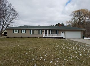 702 Cheesman Rd, Saint Louis, MI 48880