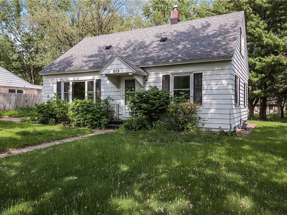 1st image of 819 Maple Street