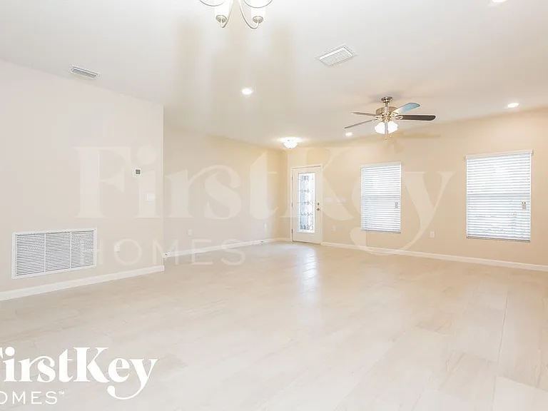 1051 Peta Way — Photo 3
