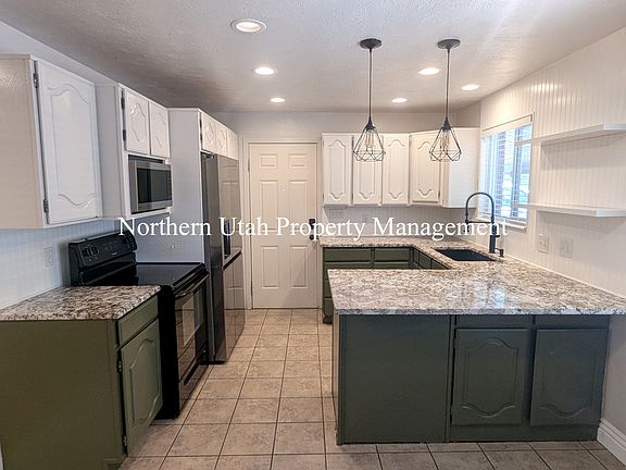 4 Kitchen_10062025