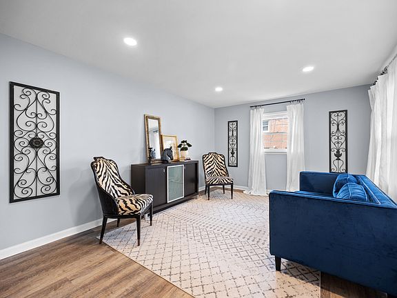 4th image of 820 Greenwich St