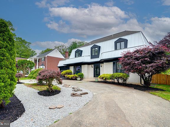 3rd image of 7434 Mason Ln
