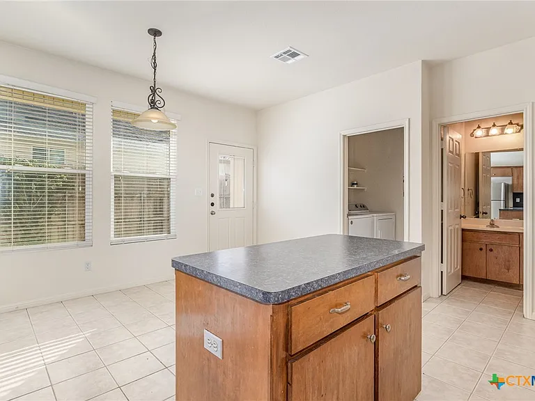 2215 Dry Creek Dr — Photo 5
