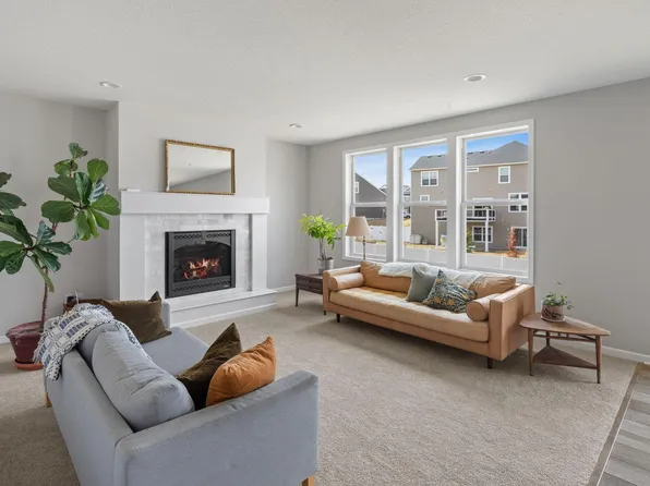 561 14th St NW, New Brighton, MN 55112