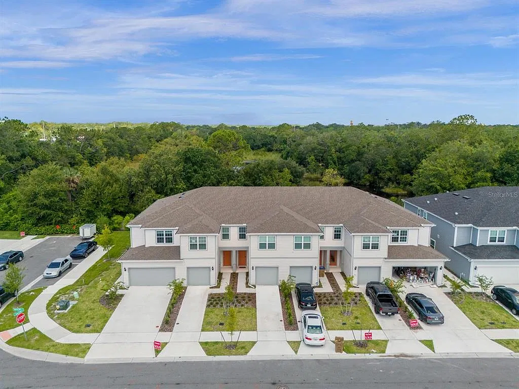 3 bed, 2.5 bath, 1699 sqft, $2,200 — Photo 1