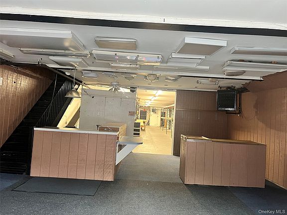 4th image of 253 S Broadway Floor 1