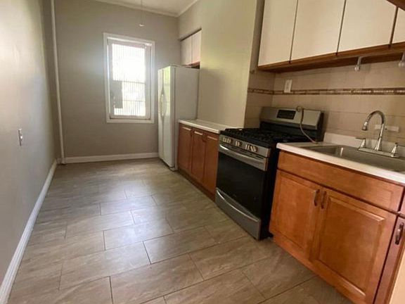 4th image of 361 Bronx Park Ave #3