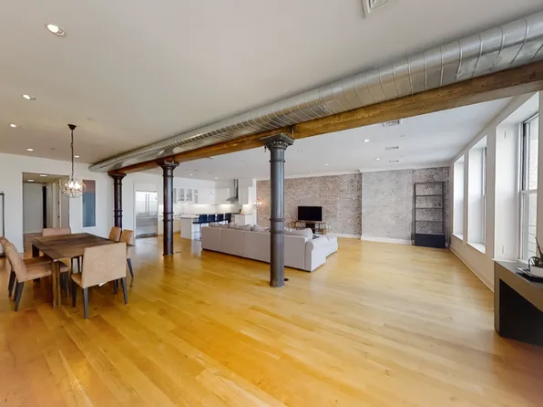 481 Washington Street image 1 of 10