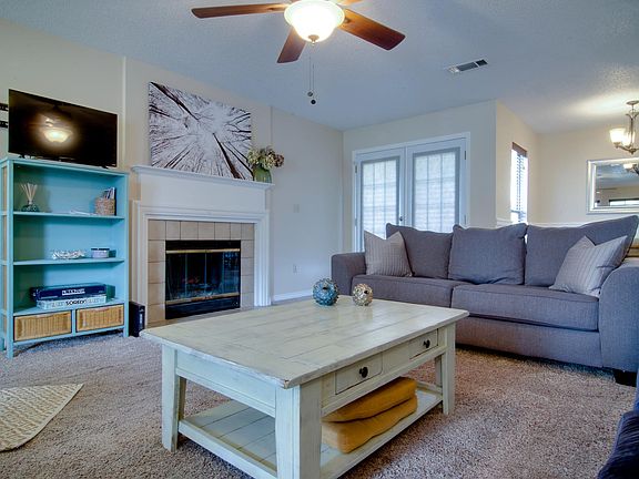 view from front door of living space and eat in dining area