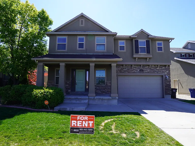 870 W Steeple Chase Dr — Photo 1