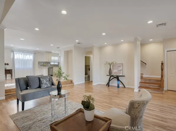 8958 Burnet Ave Unit E6, North Hills, CA 91343