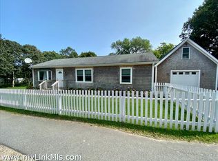 5 10th St S, Edgartown, MA 02539