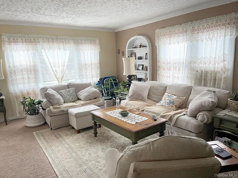 364 E Broadway #MIDDLE — Photo 4