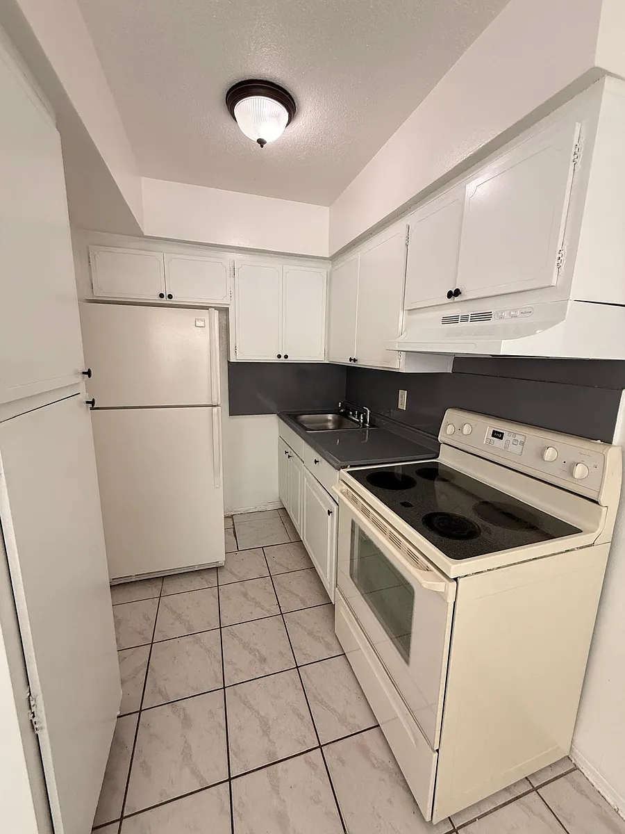 Building Photo - 2501 Pierce St #6