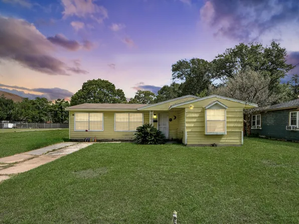 1909 Brooks Ave, Rosenberg, TX 77471