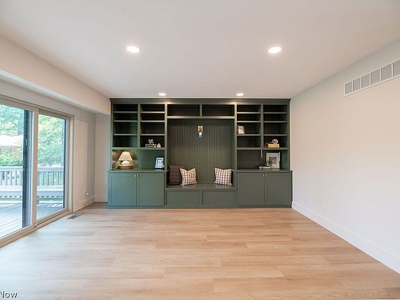 3rd image of 831 Brandon Cir