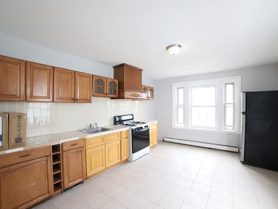 1st image of 223 Fairmount Ave Floor 2