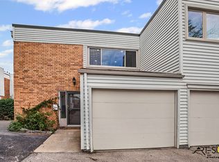 368 Cedar Tree Ct, Hoffman Estates, IL 60169