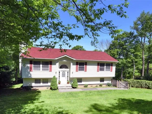 1 Birch Ln, Mahopac, NY 10541