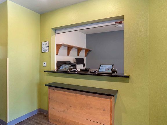 Lobby and Guest Check-in