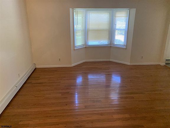 5th image of 3028 Tremont Ave