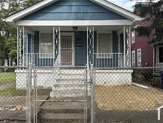 394 S Yale Ave — Photo 1