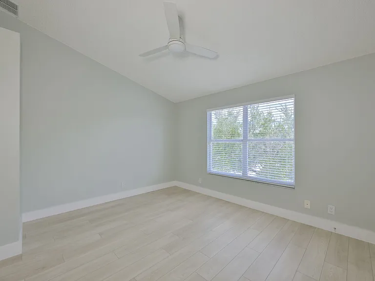 671 Vallance Way NE — Photo 17