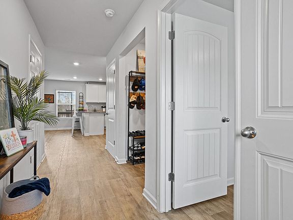 4th image of 202 Rushing Waters Dr