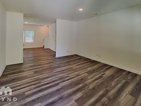 5th image of 313 Cloverdale Ct