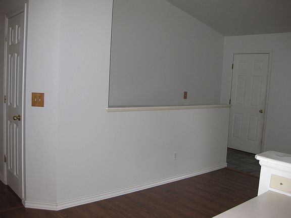 Family room/stairs to bsmnt