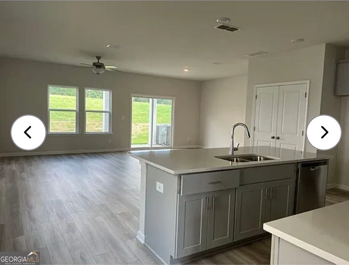 3 bed, 2.5 bath, 1888 sqft, $2,450 — Photo 3