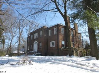 8 Keasbey Rd, Orange, NJ 07050