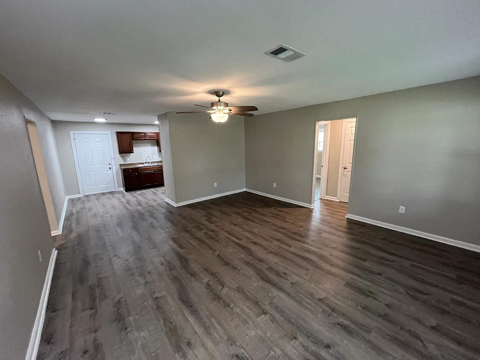 4 bed, 1810 sqft, $2,000 — Photo 4