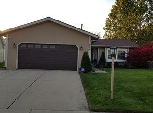 204 Huntington Dr, Streamwood, IL 60107