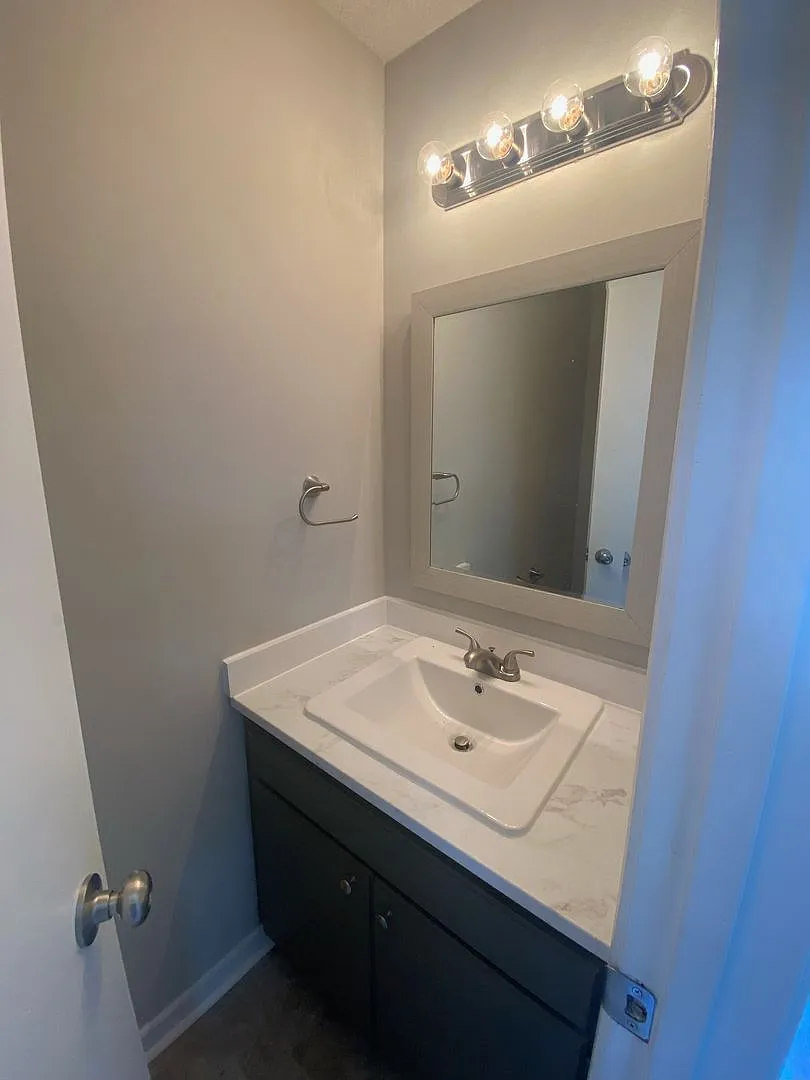 Fort Hill Commons Unit Available for 8/1/26 Move In — Photo 4