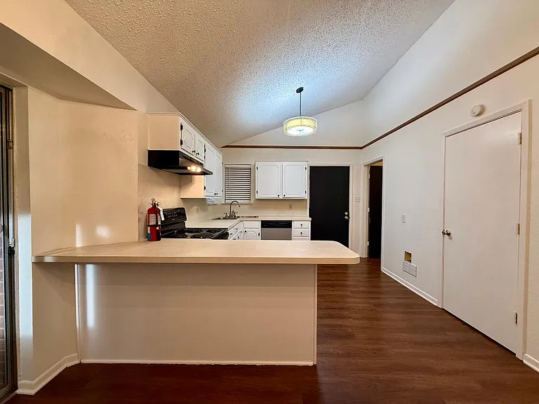 779 English Ln — Photo 6