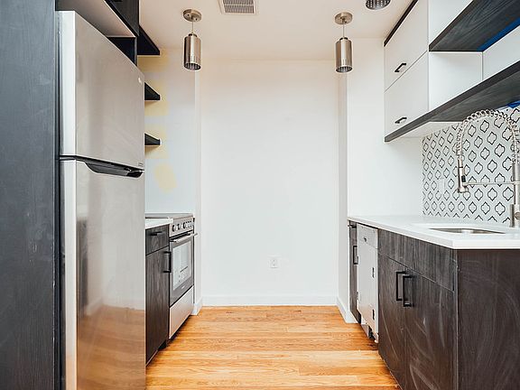 3rd image of 146 Linden Blvd APT 6A