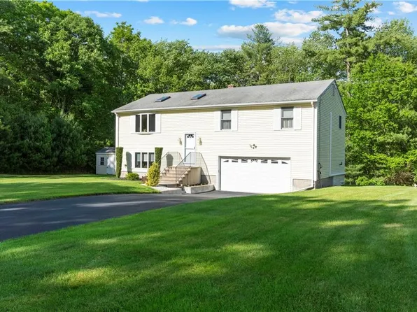 370 Maureen Cir, Burrillville, RI 02839