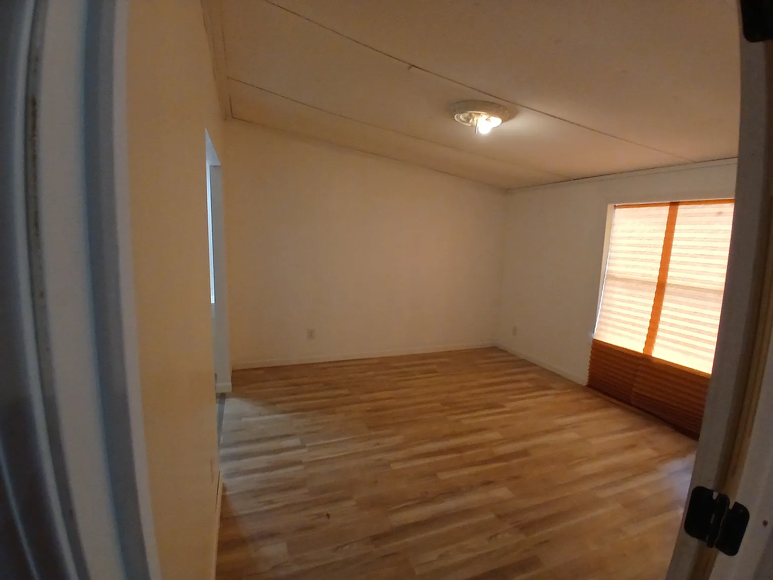4 bed, 1900 sqft, $2,000 — Photo 2