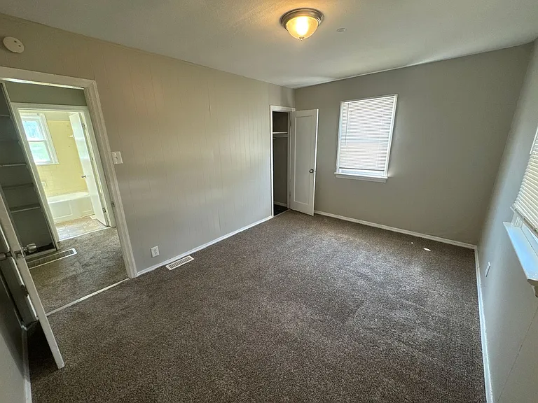 306 Mueller Ave — Photo 4