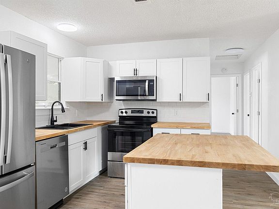3rd image of 1116 Medford Ave