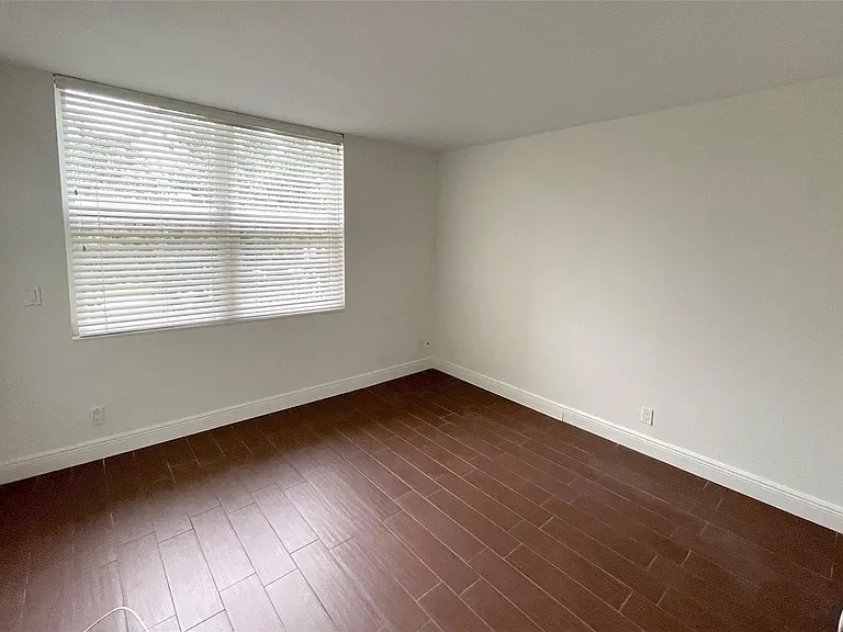 9411 Evergreen Pl #302 — Photo 9