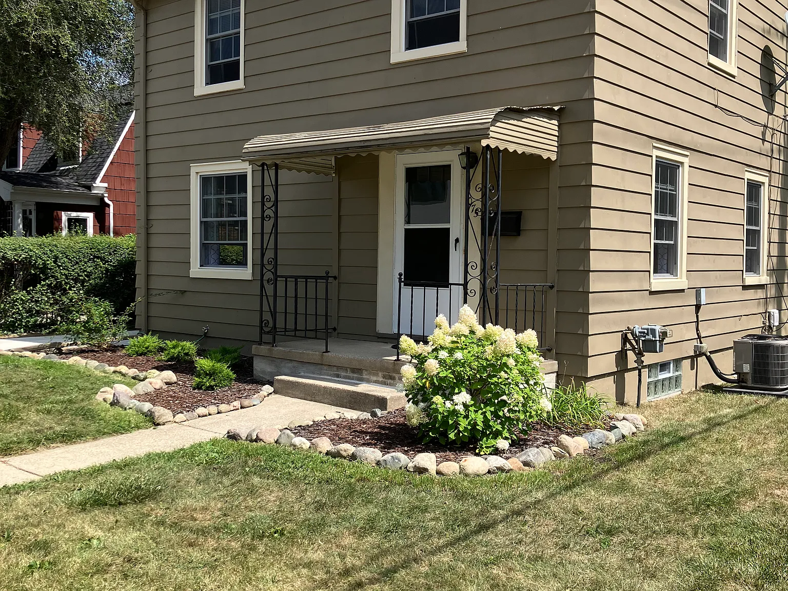 2 bed, 1084 sqft, $1,850 — Photo 1