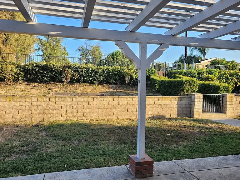 639 Calle Tulipan — Photo 10