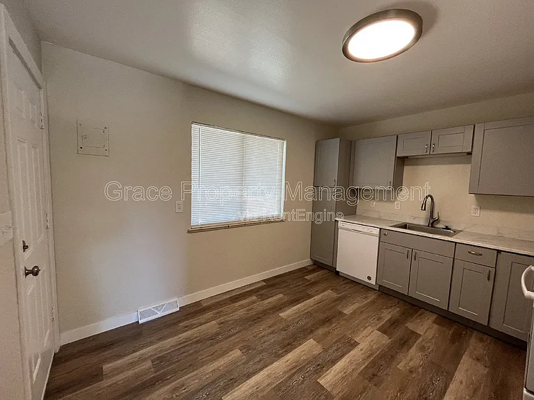 543 S 1st Way — Photo 5