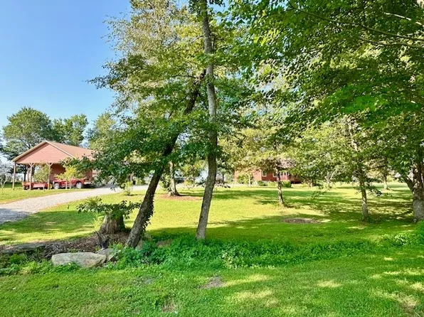 1030 Pine Ridge Ln, Clarkrange, TN 38553