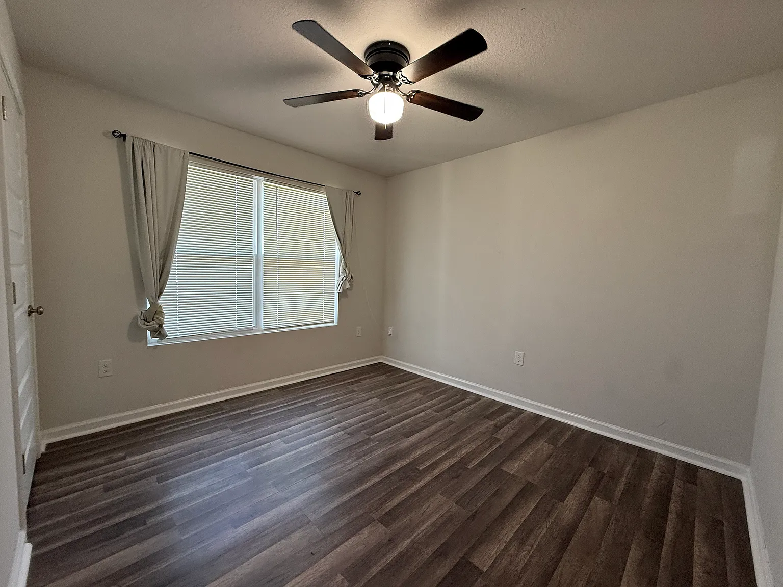 4 bed, 1830 sqft, $2,100 — Photo 4
