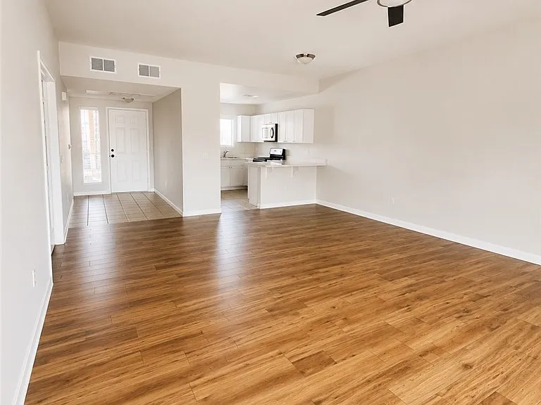 300 Pine Haven St #104 — Photo 7